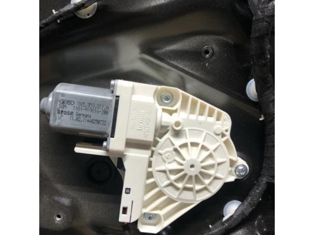 bontott AUDI A4 B8 Bal hátsó Ablakemelő Motor