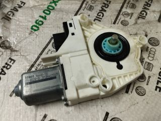bontott AUDI A4 B8 Bal hátsó Ablakemelő Motor