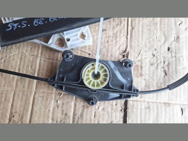 bontott AUDI A4 B8 Bal hátsó Ablakemelő Szerkezet (Elektromos)