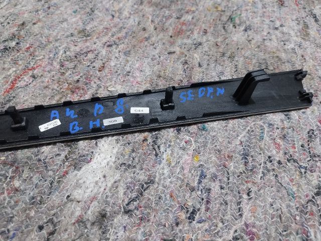 bontott AUDI A4 B8 Bal hátsó Ajtó Díszléc