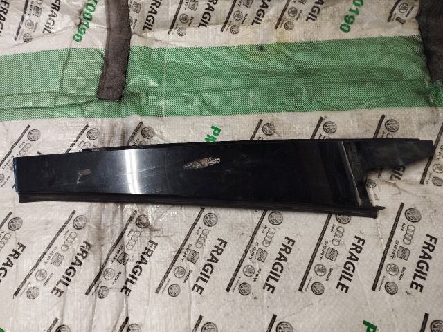 bontott AUDI A4 B8 Bal hátsó Ajtó Díszléc