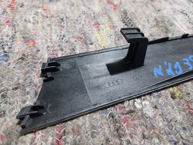 bontott AUDI A4 B8 Bal hátsó Ajtó Díszléc