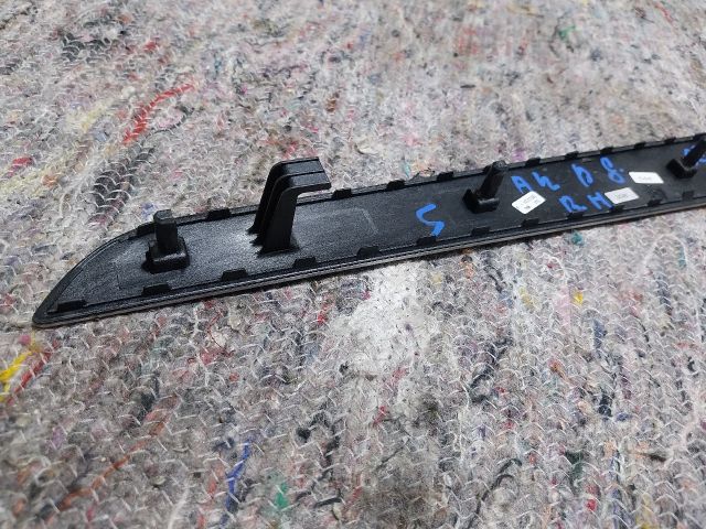 bontott AUDI A4 B8 Bal hátsó Ajtó Díszléc