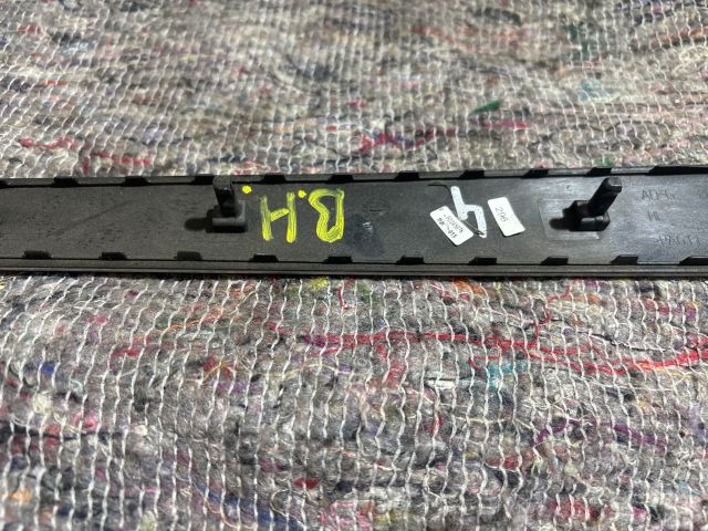 bontott AUDI A4 B8 Bal hátsó Ajtó Díszléc