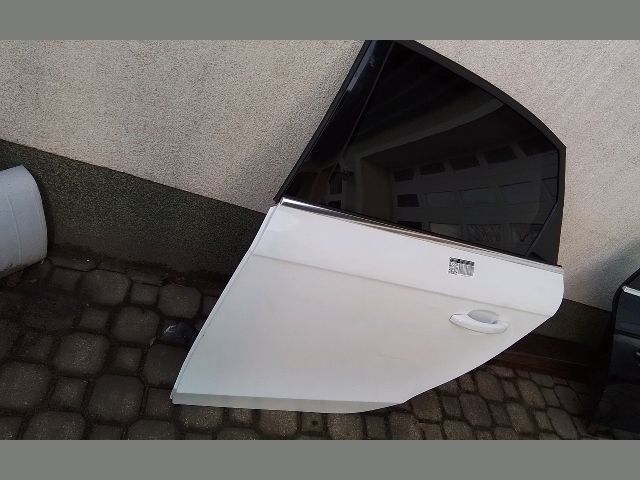 bontott AUDI A4 B8 Bal hátsó Ajtó (Részeivel)
