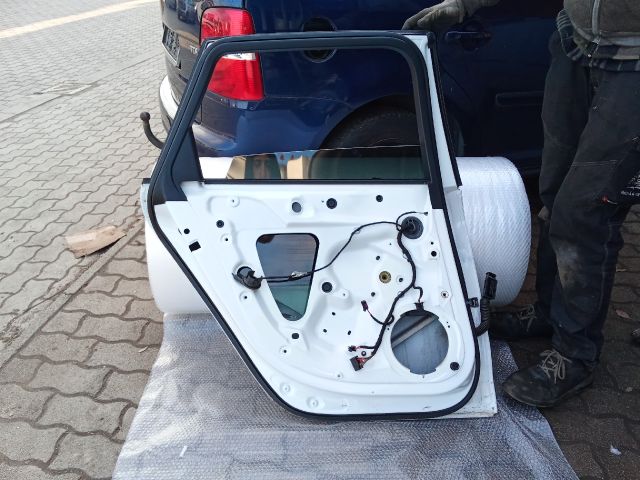 bontott AUDI A4 B8 Bal hátsó Ajtó (Üres lemez)