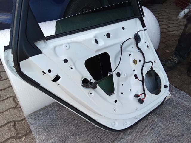 bontott AUDI A4 B8 Bal hátsó Ajtó (Üres lemez)