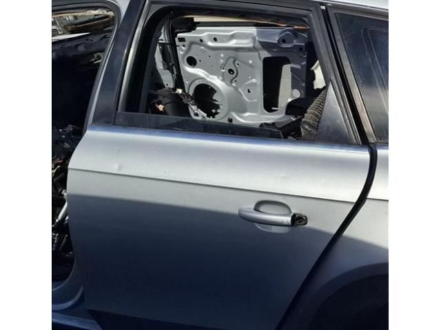 bontott AUDI A4 B8 Bal hátsó Ajtó (Üres lemez)