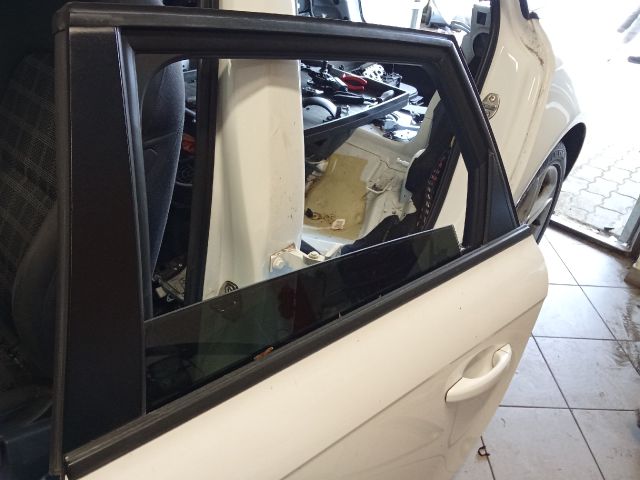 bontott AUDI A4 B8 Bal hátsó Ajtó (Üres lemez)