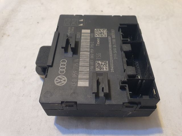 bontott AUDI A4 B8 Bal hátsó Ajtó Vezérlőegység