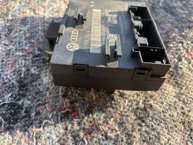 bontott AUDI A4 B8 Bal hátsó Ajtó Vezérlőegység