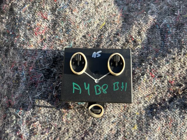 bontott AUDI A4 B8 Bal hátsó Ajtó Vezérlőegység