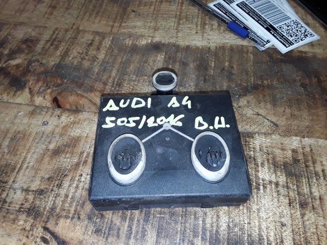 bontott AUDI A4 B8 Bal hátsó Ajtó Vezérlőegység