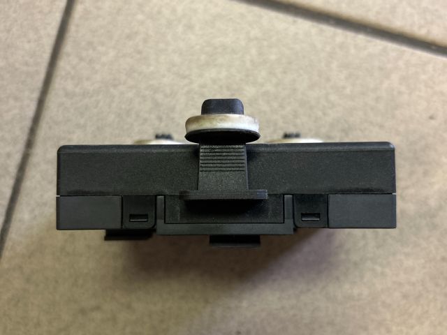 bontott AUDI A4 B8 Bal hátsó Ajtó Vezérlőegység