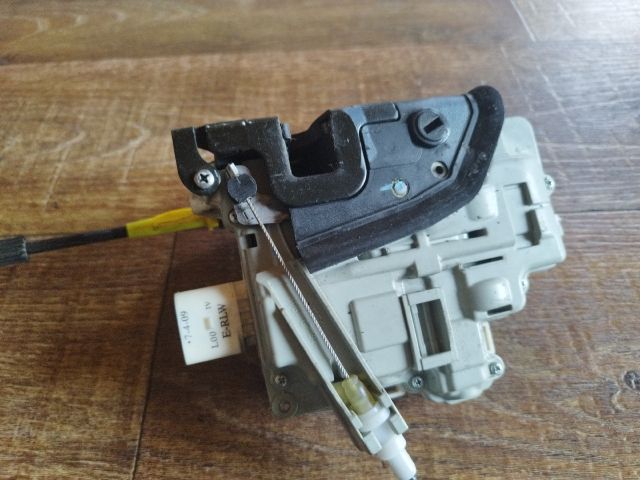 bontott AUDI A4 B8 Bal hátsó Ajtózár