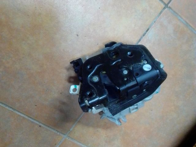 bontott AUDI A4 B8 Bal hátsó Ajtózár