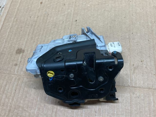 bontott AUDI A4 B8 Bal hátsó Ajtózár