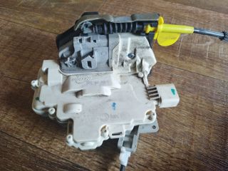 bontott AUDI A4 B8 Bal hátsó Ajtózár