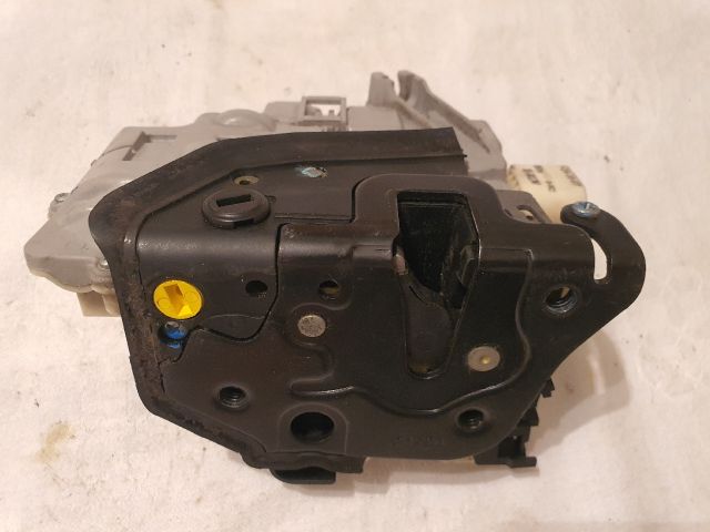 bontott AUDI A4 B8 Bal hátsó Ajtózár