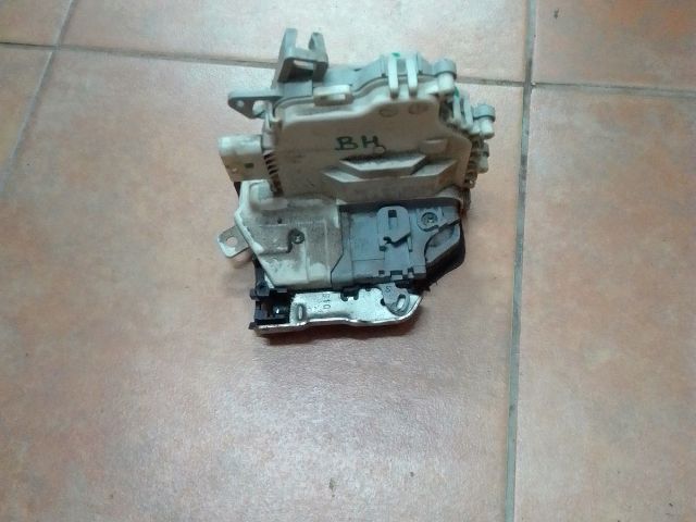 bontott AUDI A4 B8 Bal hátsó Ajtózár