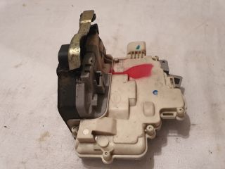 bontott AUDI A4 B8 Bal hátsó Ajtózár