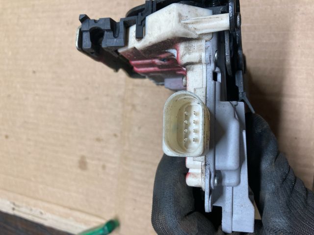 bontott AUDI A4 B8 Bal hátsó Ajtózár