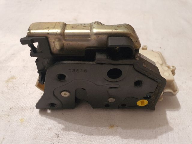 bontott AUDI A4 B8 Bal hátsó Ajtózár