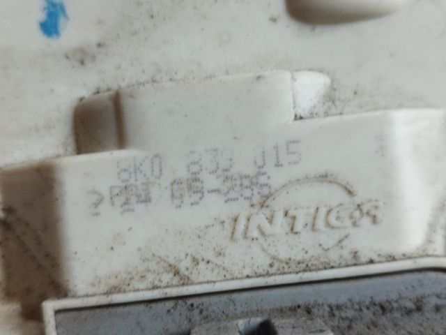 bontott AUDI A4 B8 Bal hátsó Ajtózár