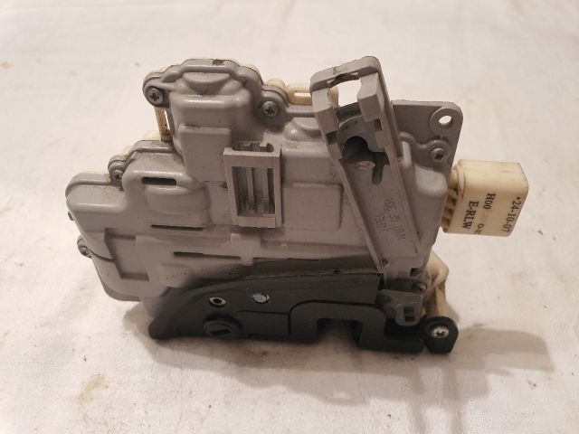 bontott AUDI A4 B8 Bal hátsó Ajtózár