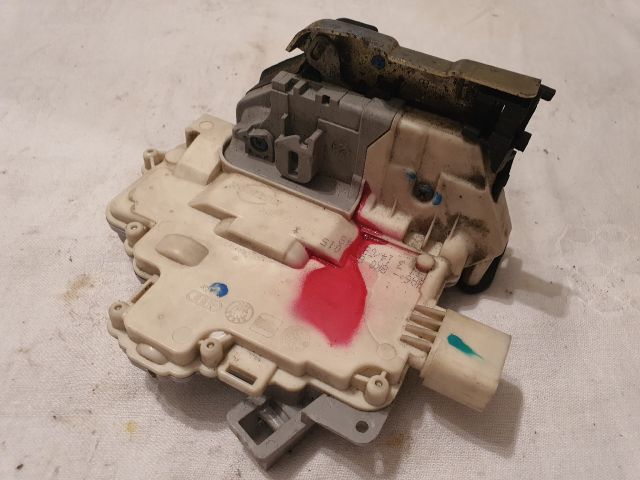 bontott AUDI A4 B8 Bal hátsó Ajtózár