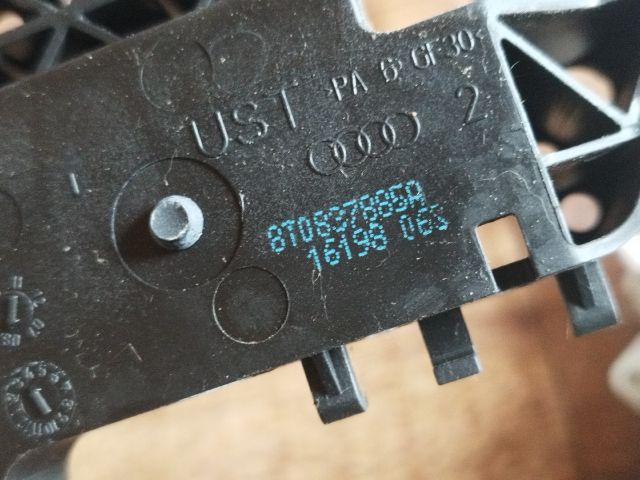 bontott AUDI A4 B8 Bal hátsó Ajtózár