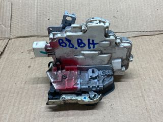 bontott AUDI A4 B8 Bal hátsó Ajtózár