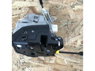 bontott AUDI A4 B8 Bal hátsó Ajtózár