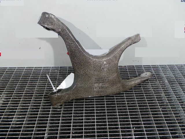 bontott AUDI A4 B8 Bal hátsó Alsó Lengőkar