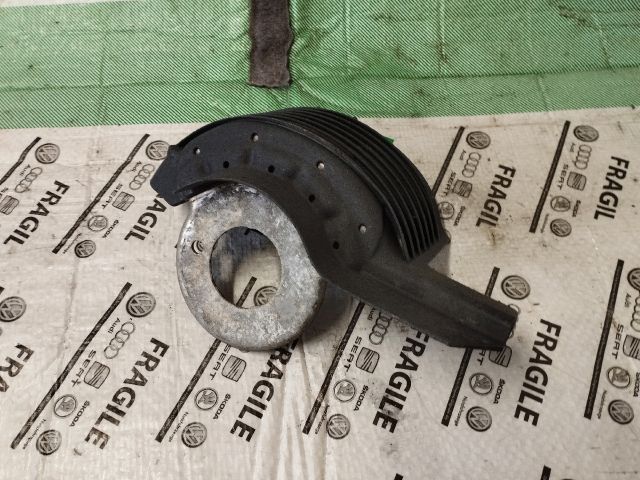 bontott AUDI A4 B8 Bal hátsó Alsó Rugótányér