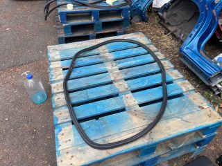 bontott AUDI A4 B8 Bal hátsó Gumikéder