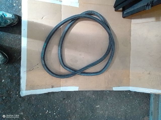 bontott AUDI A4 B8 Bal hátsó Gumikéder