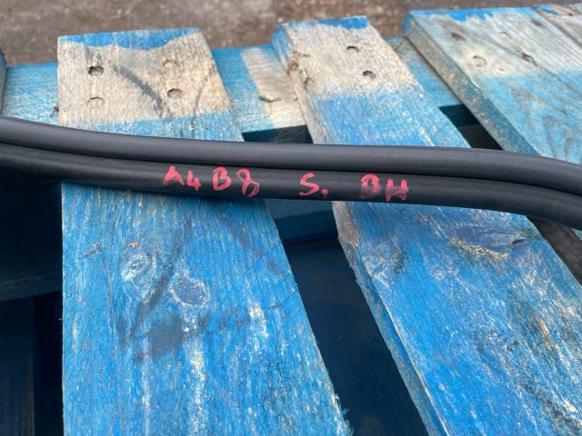 bontott AUDI A4 B8 Bal hátsó Gumikéder