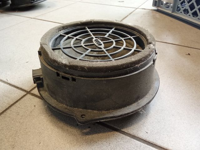 bontott AUDI A4 B8 Bal hátsó Hangszóró