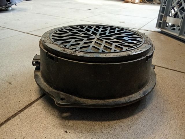 bontott AUDI A4 B8 Bal hátsó Hangszóró