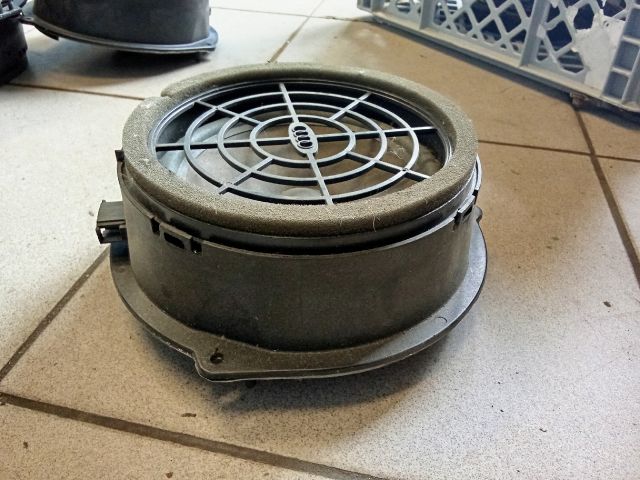 bontott AUDI A4 B8 Bal hátsó Hangszóró