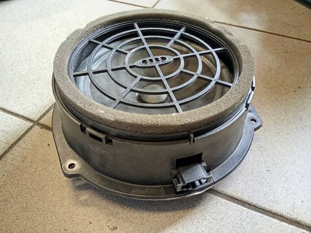 bontott AUDI A4 B8 Bal hátsó Hangszóró