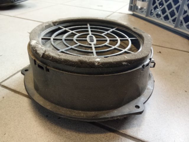 bontott AUDI A4 B8 Bal hátsó Hangszóró