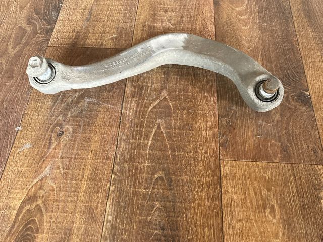 bontott AUDI A4 B8 Bal hátsó Lengőkar