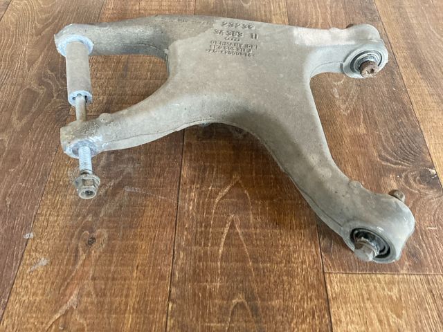 bontott AUDI A4 B8 Bal hátsó Lengőkar