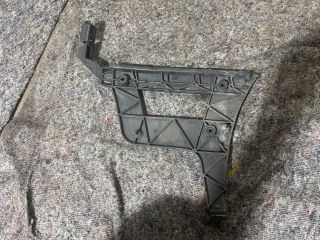 bontott AUDI A4 B8 Bal hátsó Lökhárító Tartó (Műanyag)