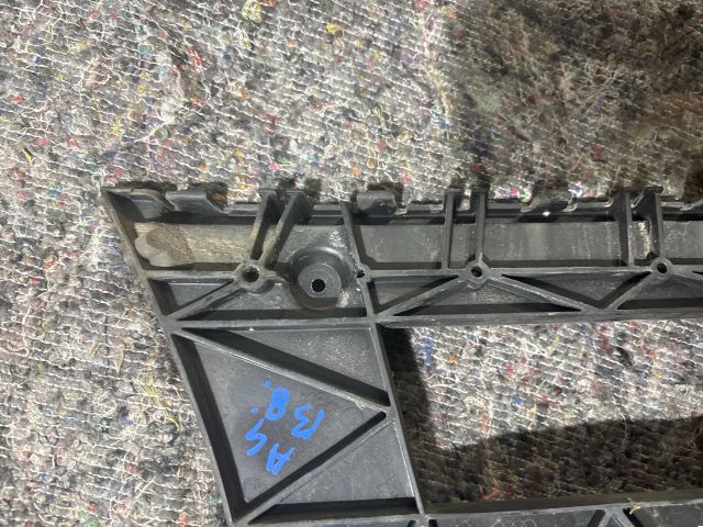 bontott AUDI A4 B8 Bal hátsó Lökhárító Tartó (Műanyag)