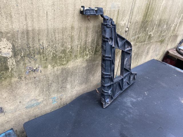 bontott AUDI A4 B8 Bal hátsó Lökhárító Tartó (Műanyag)