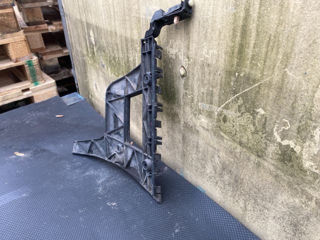 bontott AUDI A4 B8 Bal hátsó Lökhárító Tartó (Műanyag)