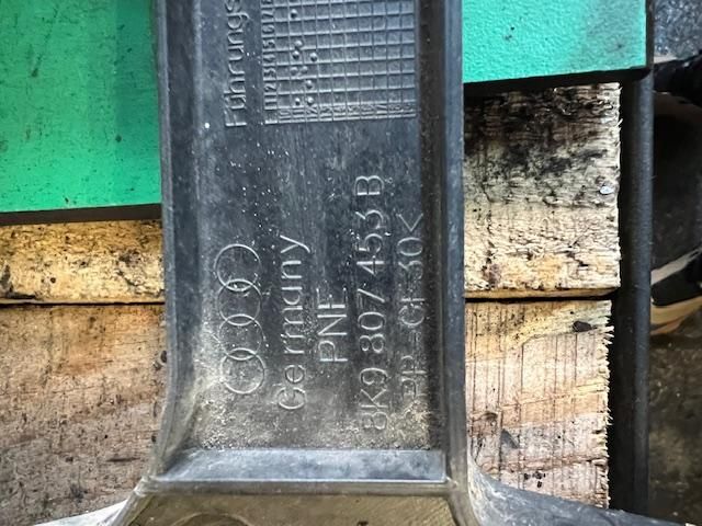 bontott AUDI A4 B8 Bal hátsó Lökhárító Tartó (Műanyag)